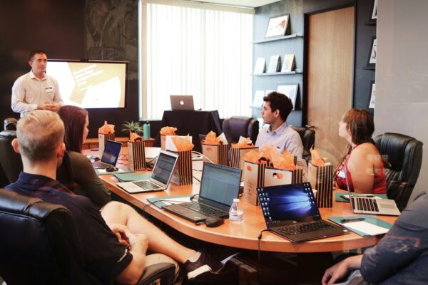 Brand Identity Lengkap untuk EduLearn Academy