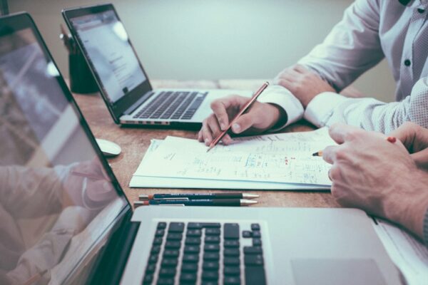 Analytics Dashboard Real-Time untuk DataViz Corp