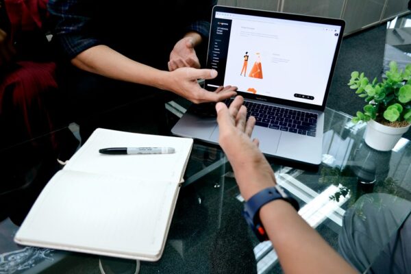 Cara Membangun Tim Digital Internal yang Efektif: Panduan untuk Founder dan CTO